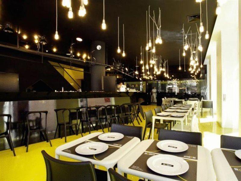 Design Hostel One สปลิท ภายนอก รูปภาพ