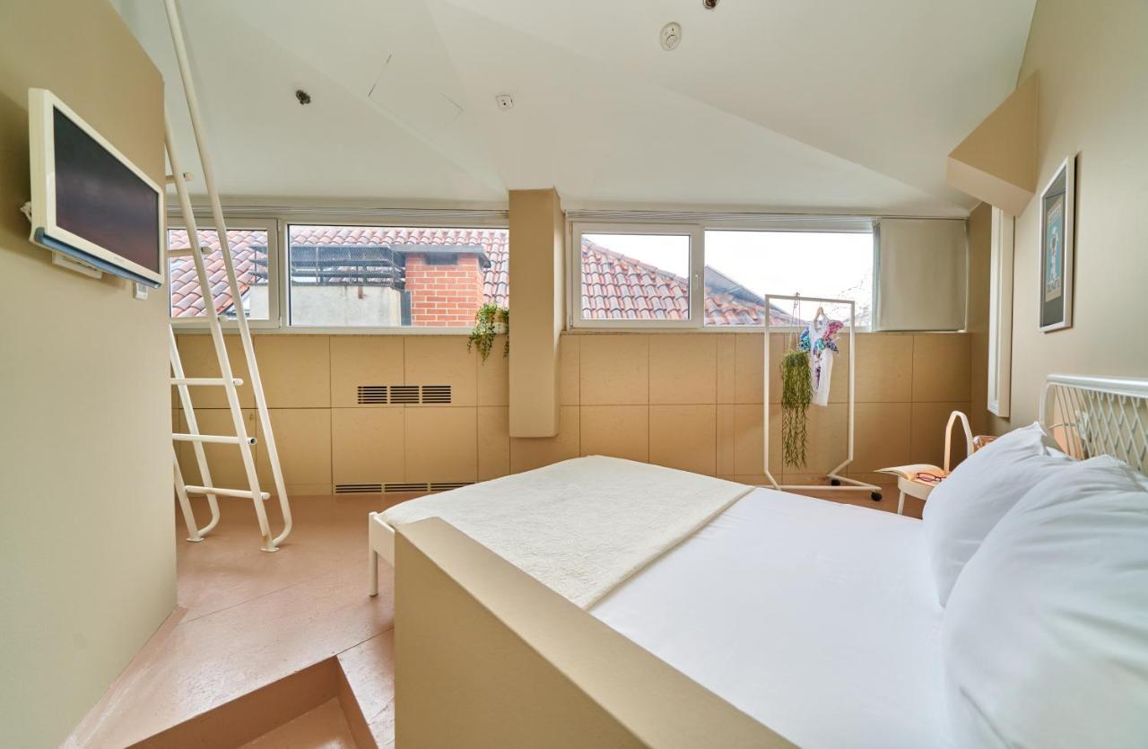 Design Hostel One สปลิท ภายนอก รูปภาพ