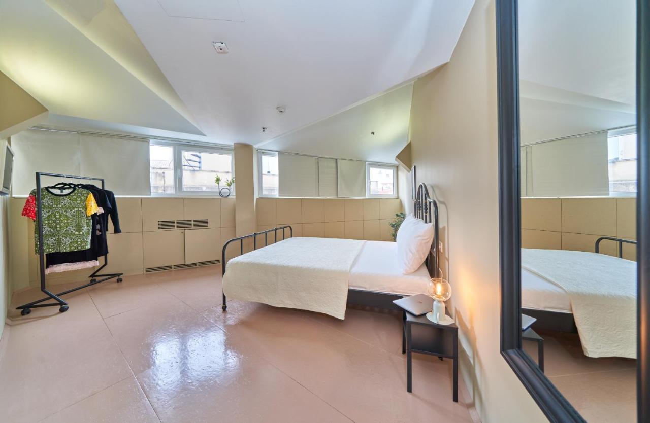 Design Hostel One สปลิท ภายนอก รูปภาพ