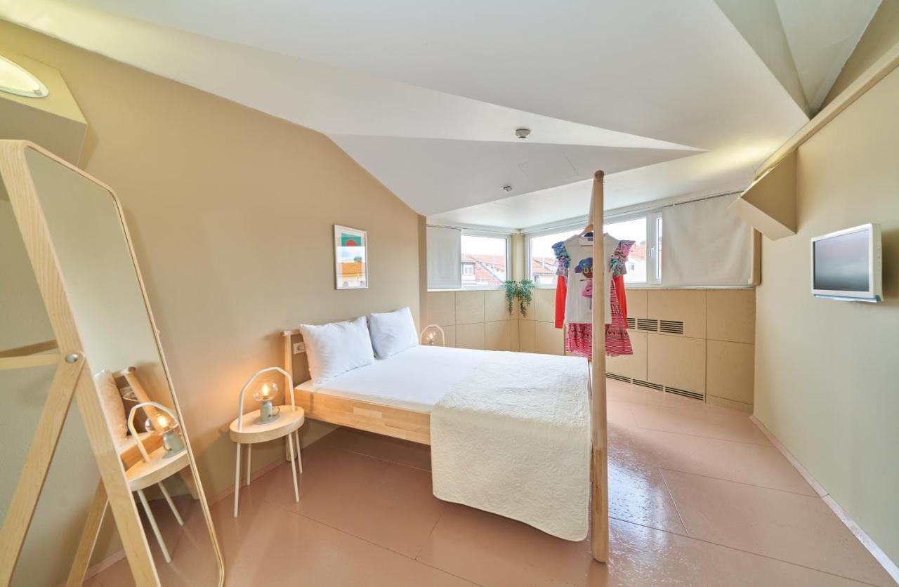 Design Hostel One สปลิท ภายนอก รูปภาพ