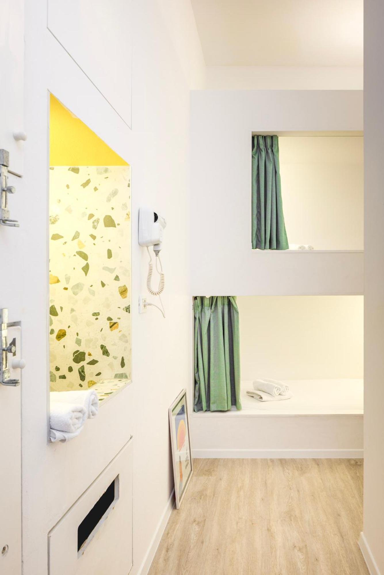 Design Hostel One สปลิท ภายนอก รูปภาพ