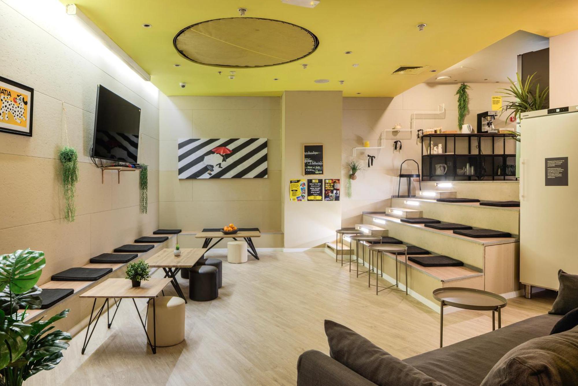 Design Hostel One สปลิท ภายนอก รูปภาพ