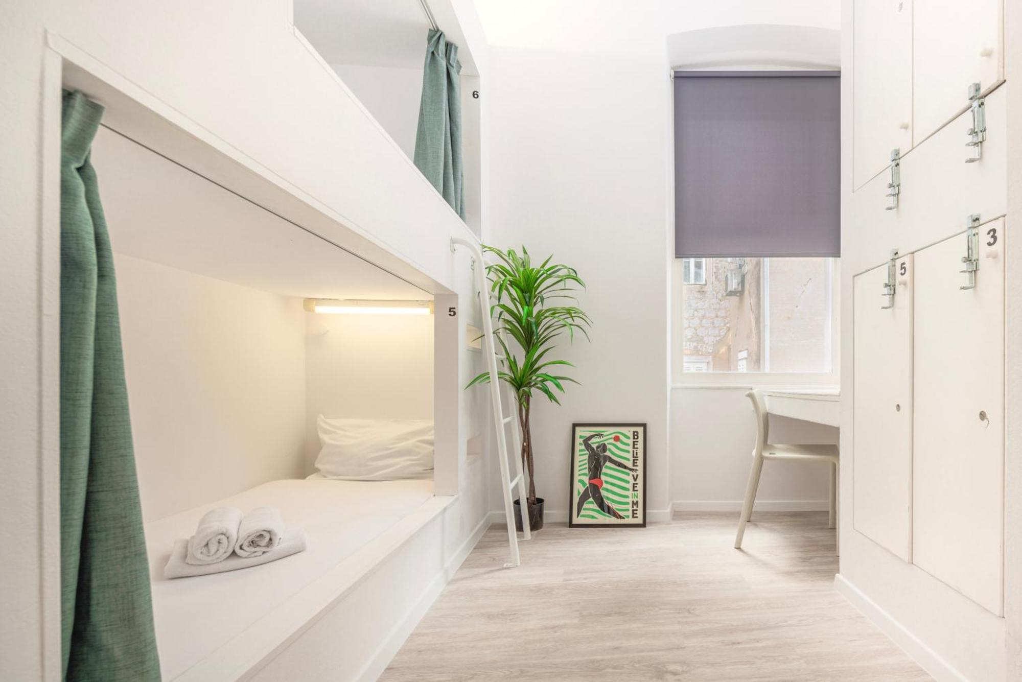 Design Hostel One สปลิท ภายนอก รูปภาพ