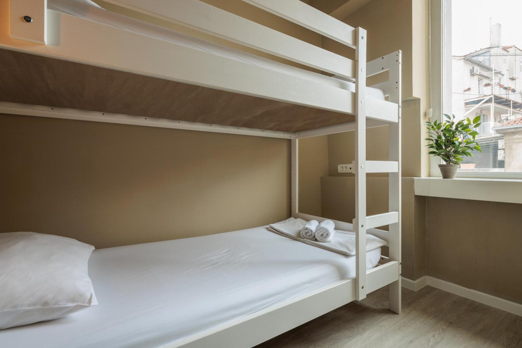 Design Hostel One สปลิท ภายนอก รูปภาพ