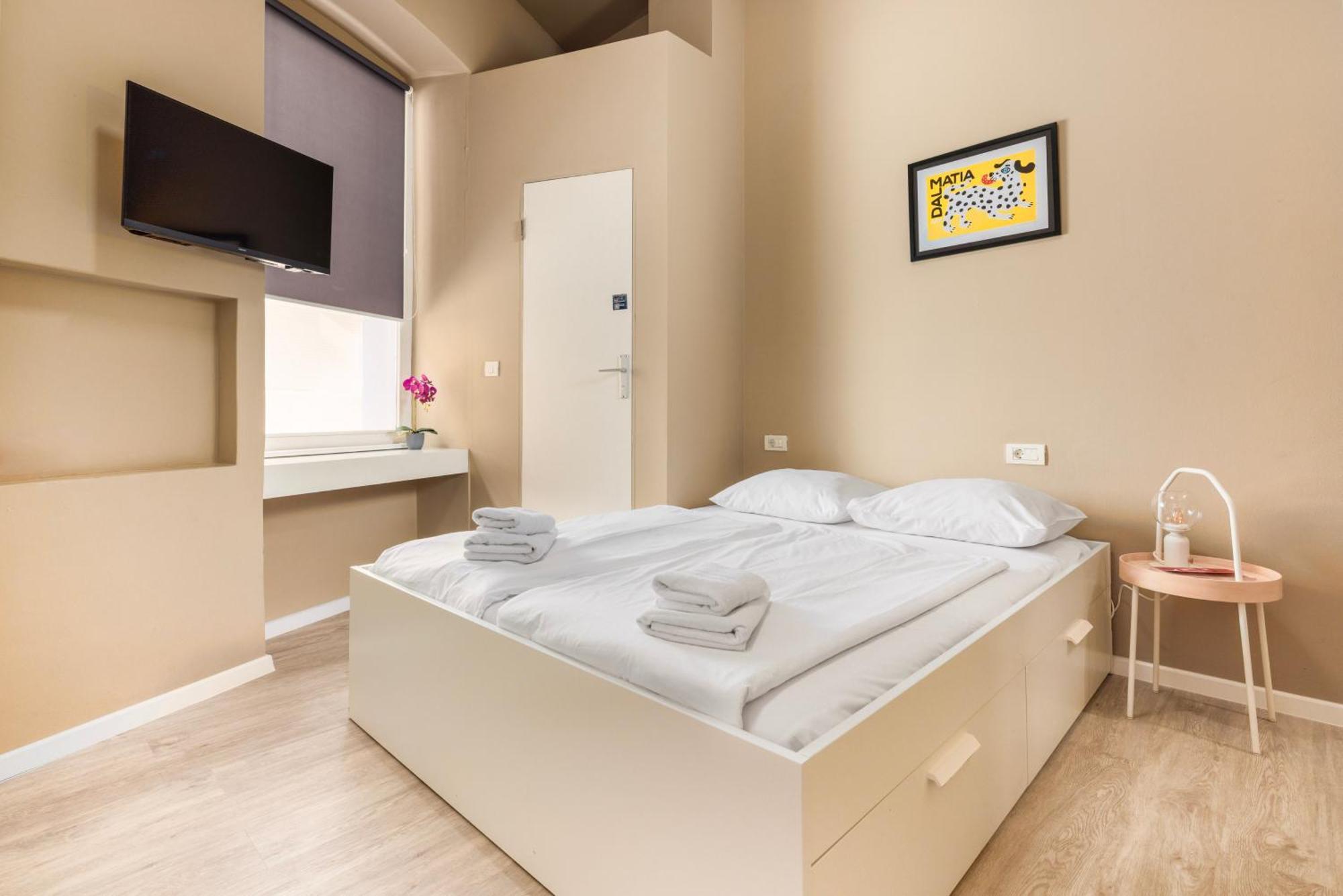 Design Hostel One สปลิท ภายนอก รูปภาพ