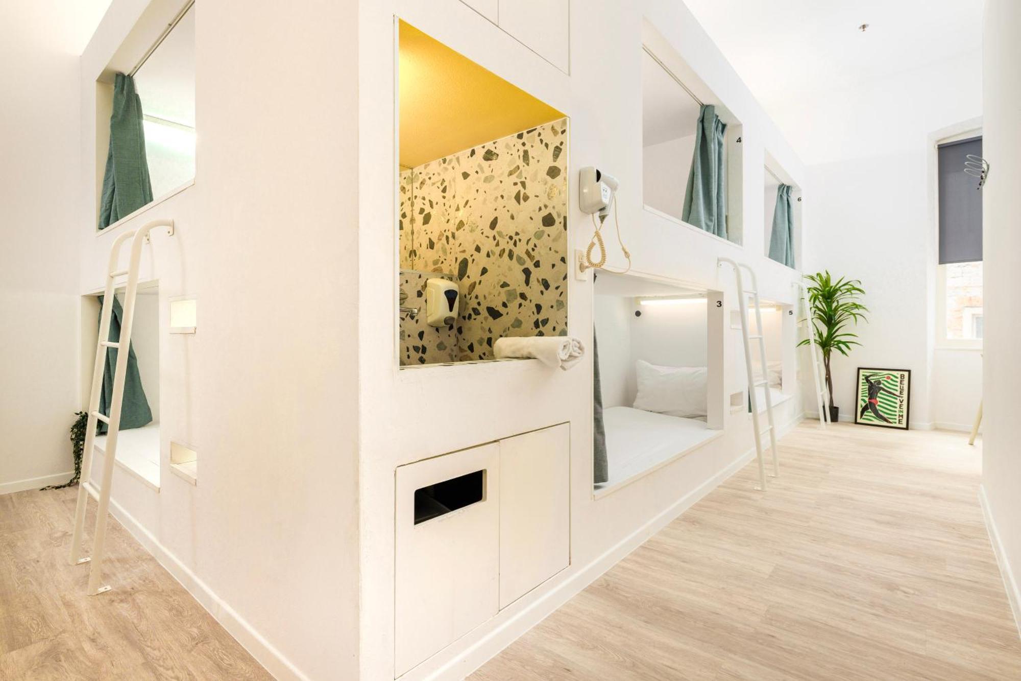 Design Hostel One สปลิท ภายนอก รูปภาพ